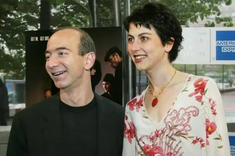 挥别全球首富,捐出百亿家产,她活成了文艺青年_麦肯齐·斯科特