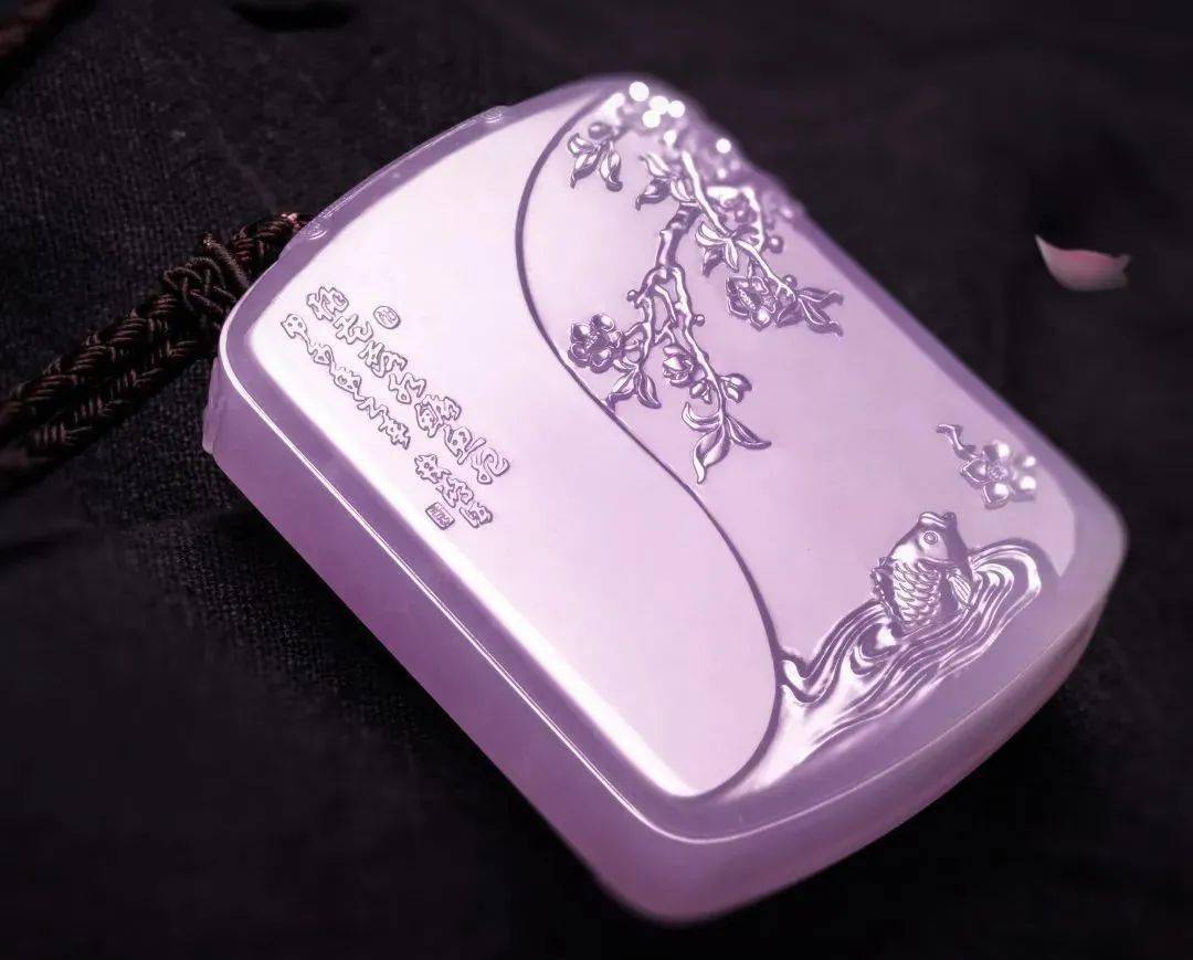 大师作品拍出近千万,揭阳翡翠玉雕真的太美了!