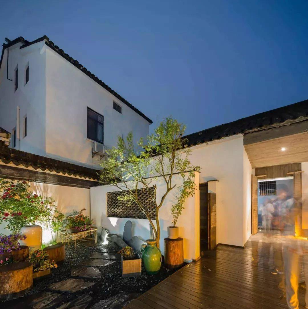 蓝字" 十点民宿"关注