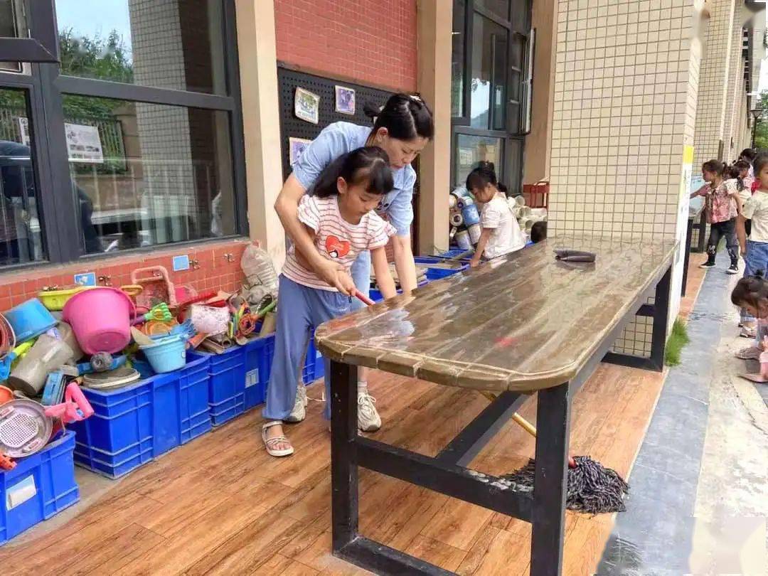 小汪|“学前教育砥砺十年” | 用心保育 满获幸福