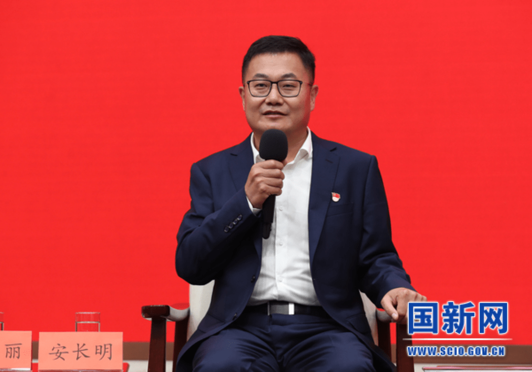 塞罕坝机械林场安长明只要信念不倒人倒了可以站起来树倒了可以扶起来