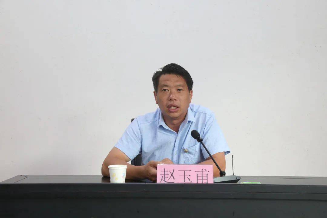 导师,清丰县优秀党务工作者,高堡乡才古庄村党支部书记李传周进行授课