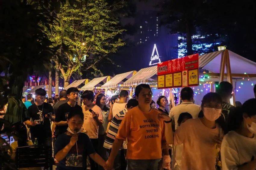 美食飘香的夜市排档从灯光璀璨,夜色迷人的凤城河夜游还记得2020年"