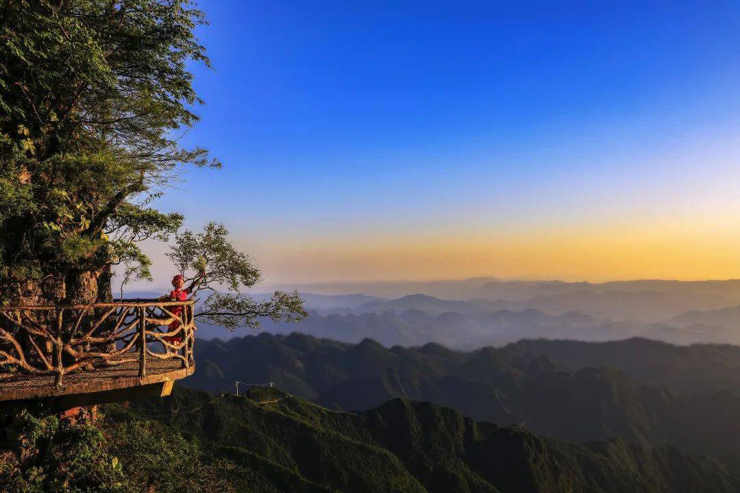 巴山云顶获评省级旅游度假区本月这些人可1拖3免票畅游达州10景区