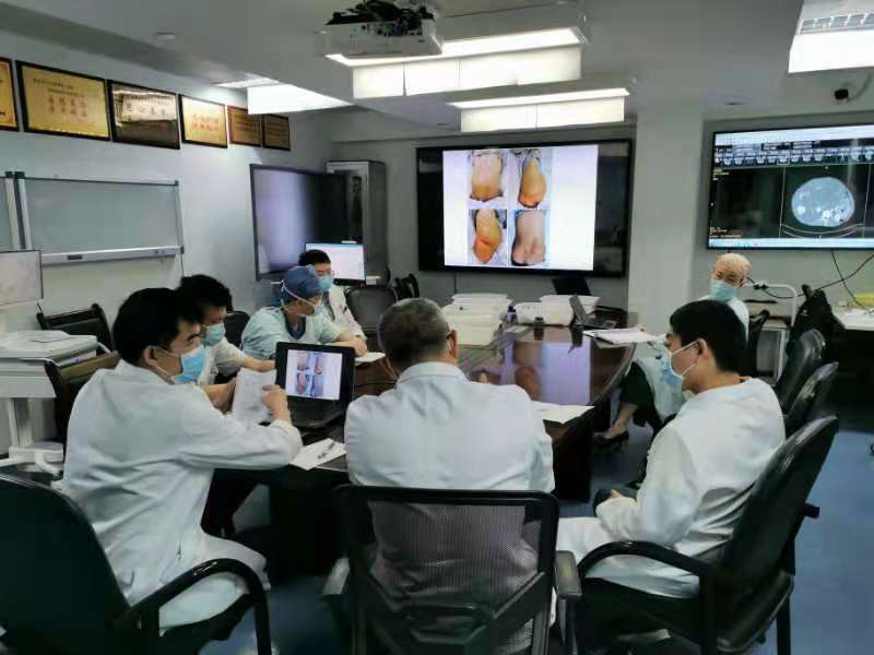 年成|养瘤三年成“巨患”，广州医生妙手摘除12公斤中骨盆肿瘤