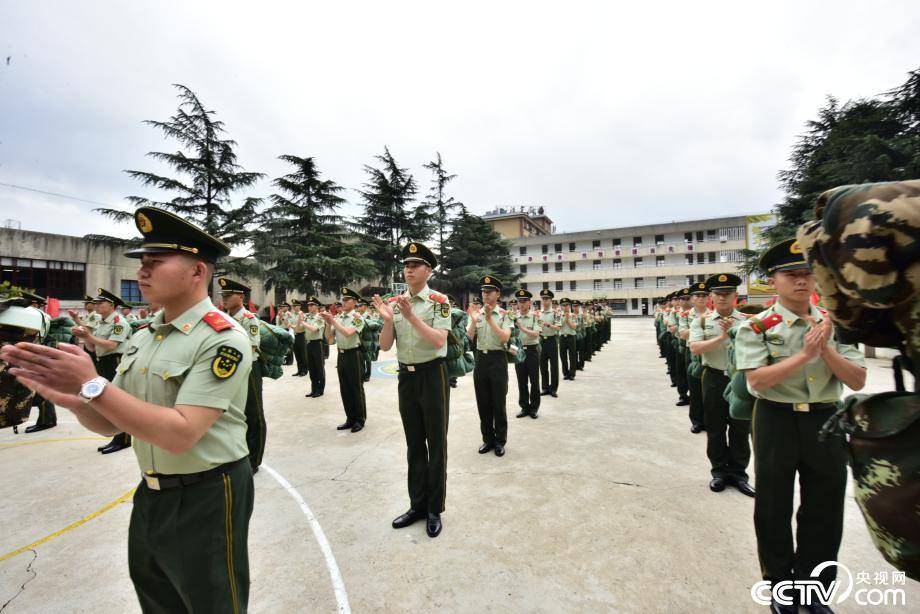 武警曲靖支队喜迎新兵下队