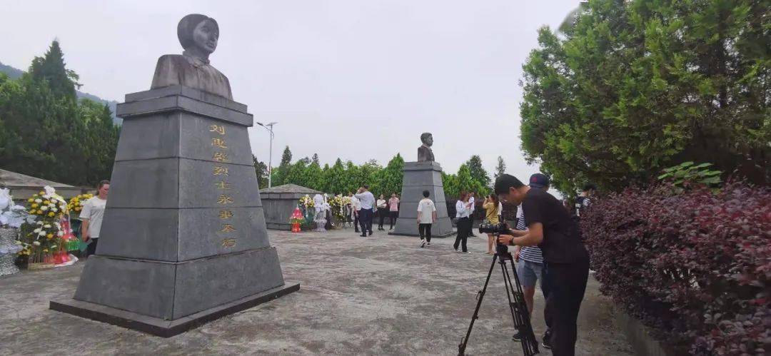 何功伟,刘惠馨烈士陵园,位于恩施市小渡船办事处方家坝村,是何功伟