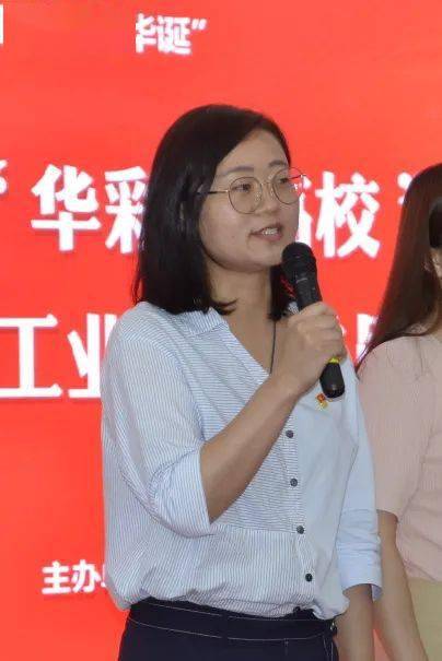 功能性党支部书记裘婷,委员彭玉立及党员代表樊熙奇进行发言.