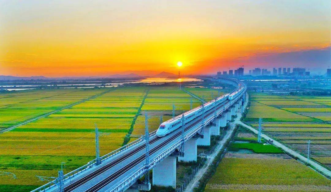 摄影:岑应上《深湛铁路阳江线》黎莹洁研究生学历,先后毕业于厦门大学