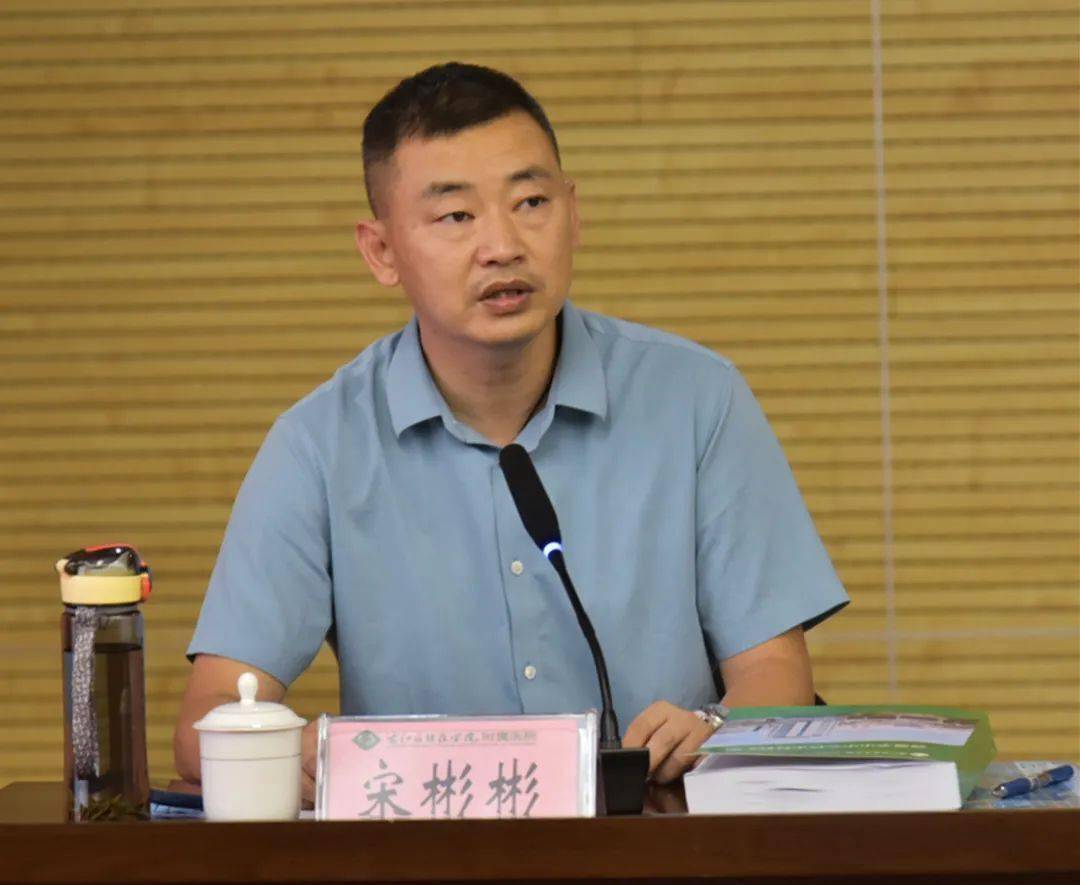 洛阳市中心医院神经功能科主任宋彬彬作反馈发言唐毓金院长代表医院