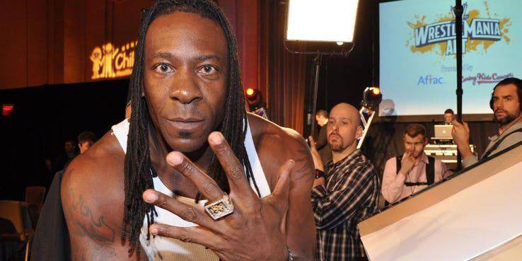 本周raw收视出炉wwe名人堂成员布克t谈解雇潮有俩人很可惜