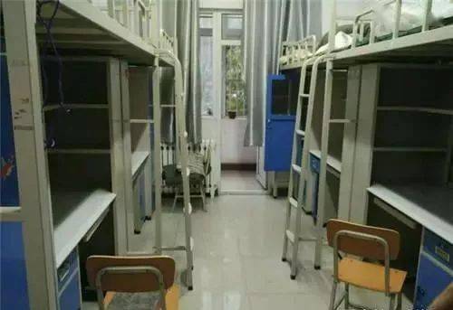太原师范学院(新校区)位于榆次大学城一个荒草丛生的木樨地.