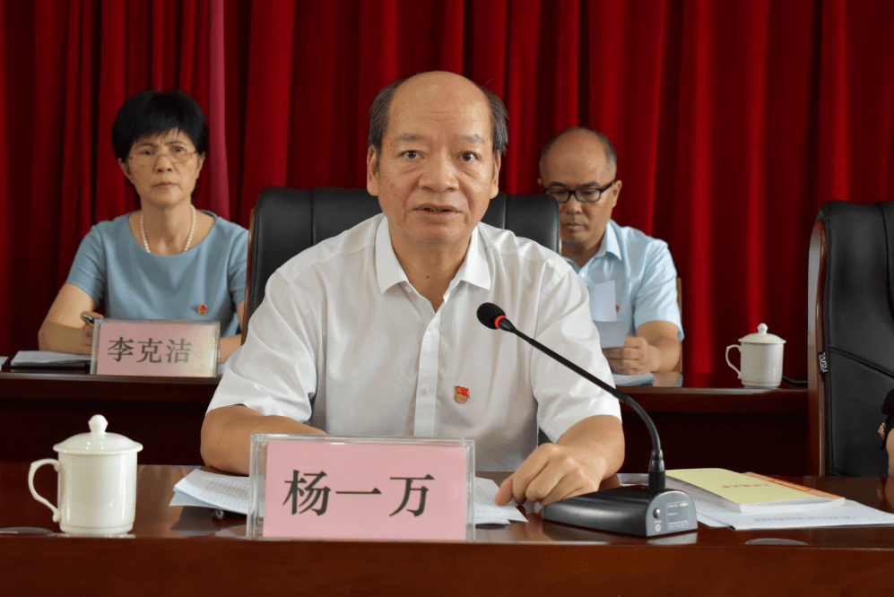 自治区残联召开中共广西壮族自治区残疾人联合会直属机关党员大会进行