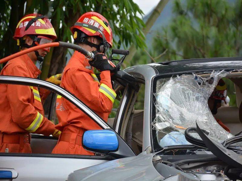 演练| 直击道路交通事故救援现场