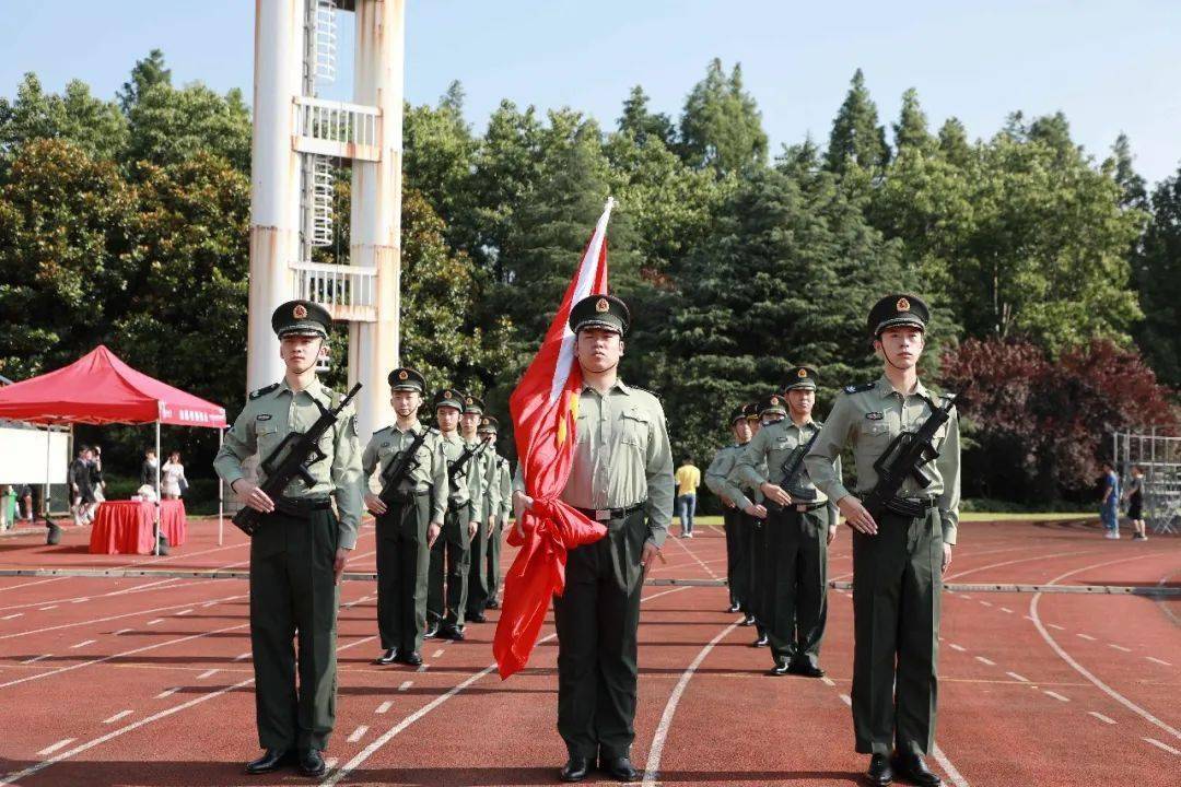 艾木如拉,通信与信息工程学院本科生李越,国际教育学院硕士生赵丽秋