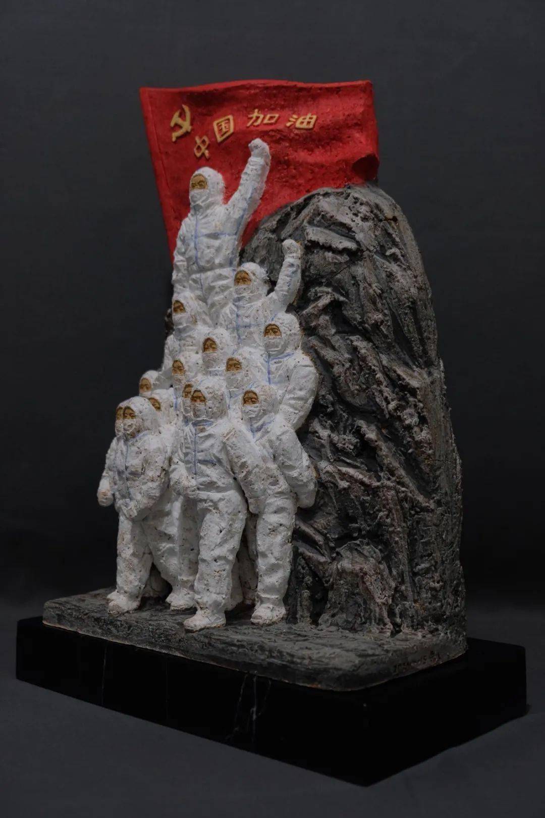 用陶瓷艺术讲述红色中国故事百人百件大师陶艺精品在南山展出