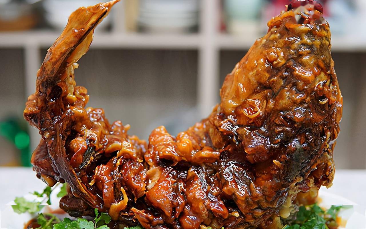 大厨详细讲解糖醋鲤鱼让你看一遍就能学会酸甜适口肉质嫩