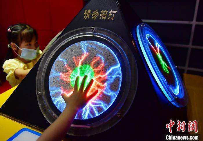 科普|福州：暑假小朋友科技馆里感受科学魅力
