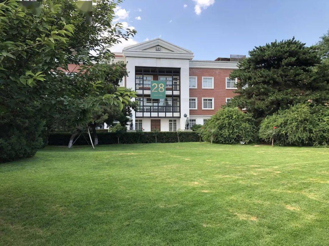 私立汇佳校区一览(图片均为实拍)私立汇佳学校占地面积800余亩,校园