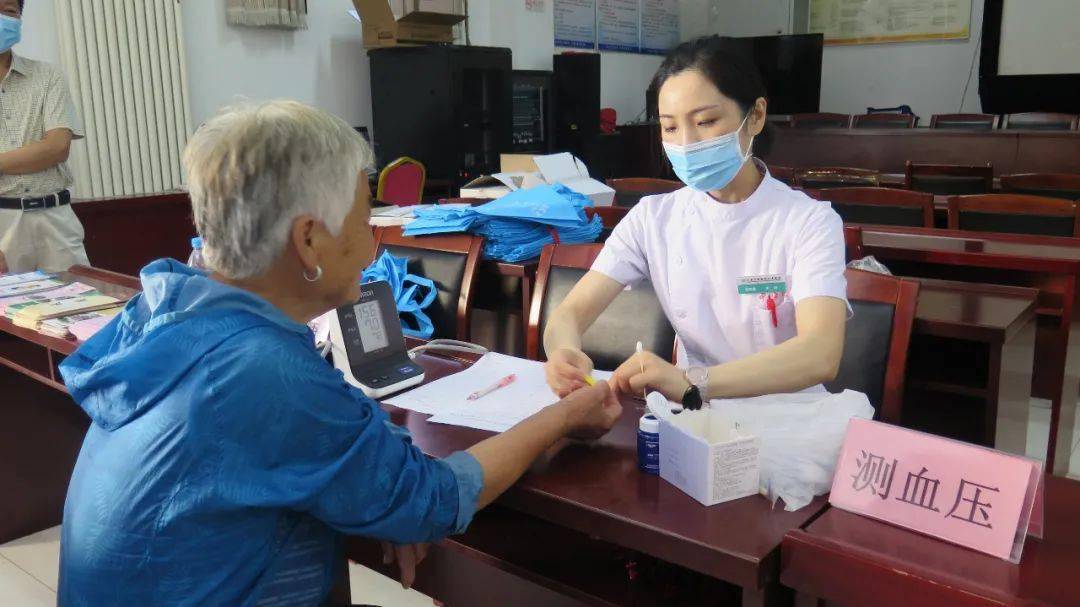 下一步,中医流动医院巡诊工作将深入到汤河口镇卜营村,琉璃庙镇碾子湾