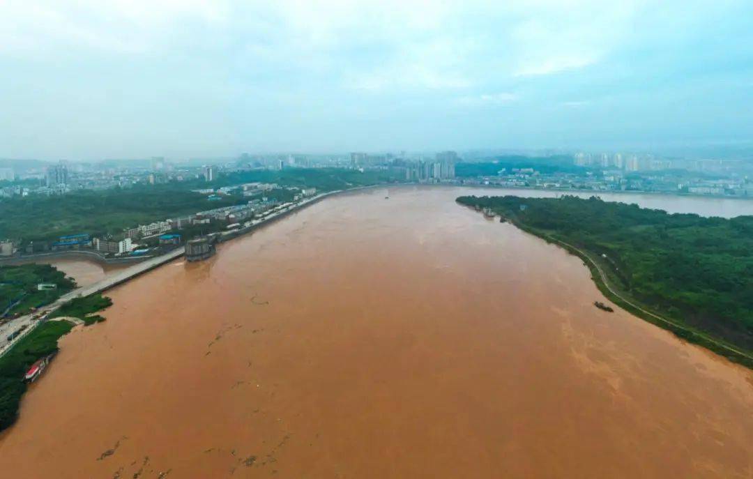 防洪大坝刚得起洪峰平稳度过渠江广安城区段
