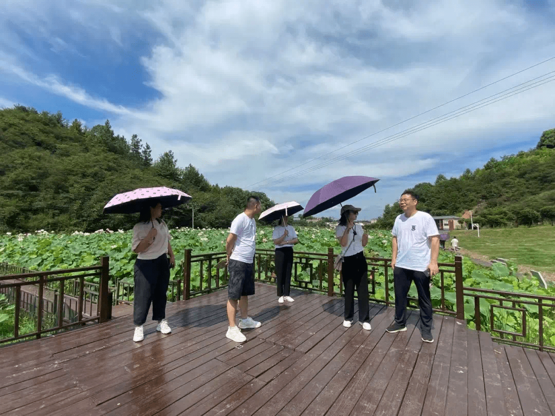 踩线团一行先后参观雨母湖,十里荷塘,帝喾祠,赤松观等景点,万熙山房