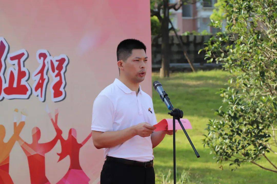 启动仪式上,团区委书记许志勇致辞并强调,暑期是大学生们融入社会"受