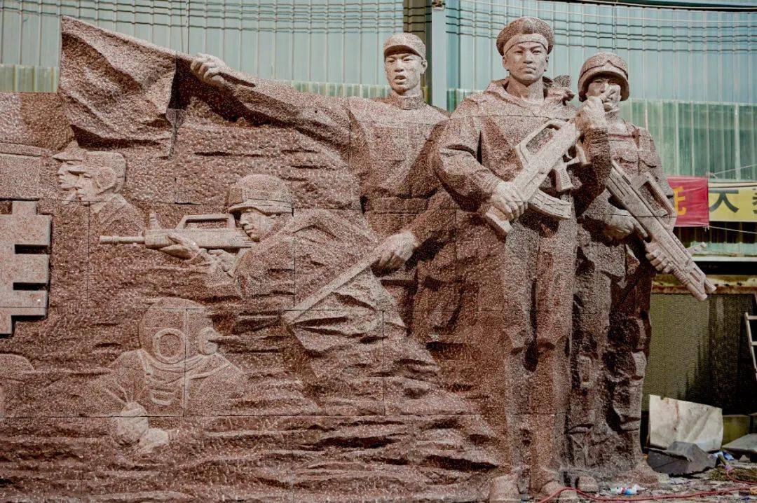 海军》《随时准备打仗》▼献礼建党百年,"星艺"承建红色主题雕塑▼