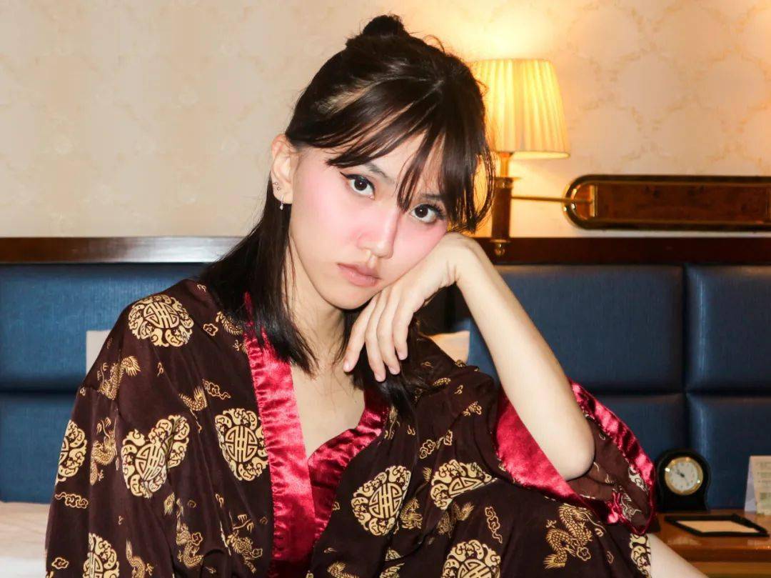 正妹报到颜如寒玉心有暖阳印尼华裔美女livi的中国故事