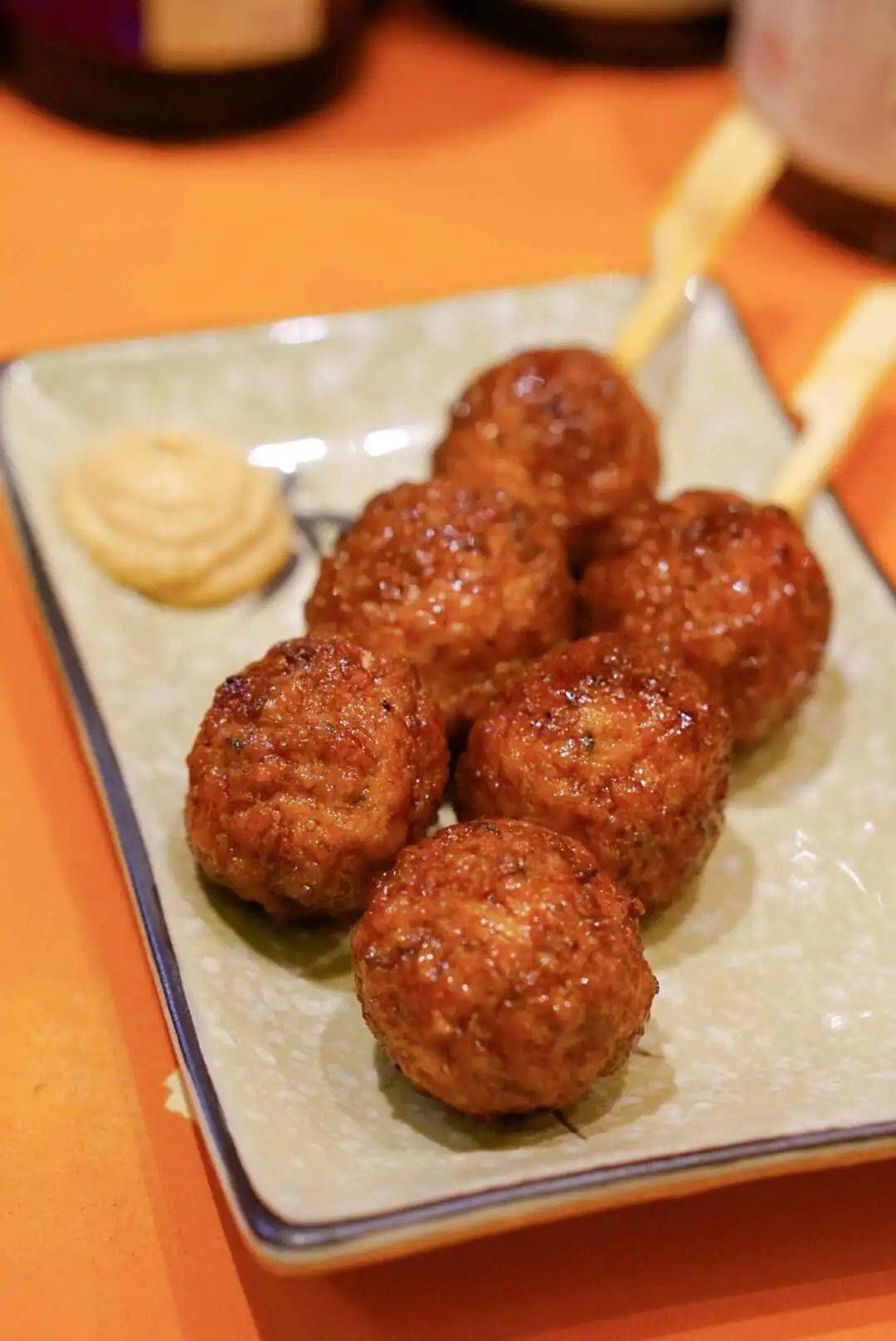 雞肉丸串/非常容易就俘獲了人心香味非常獨特,口感也很有層次大蔥和