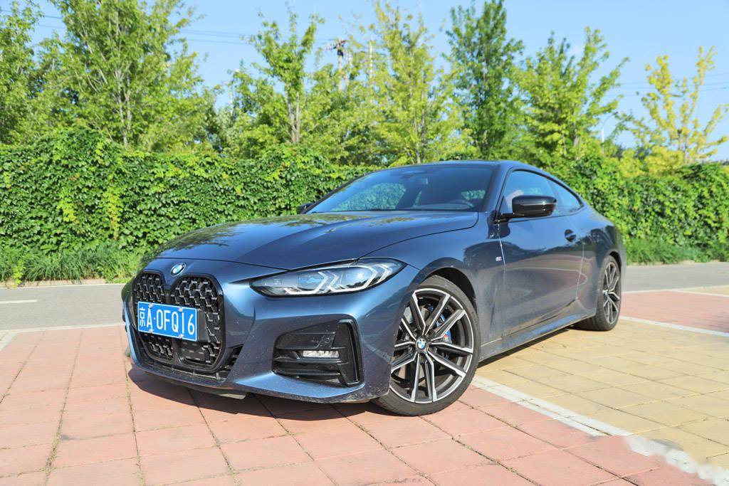 和3系有明显差异的绣春刀试驾2021款宝马430im运动曜夜版