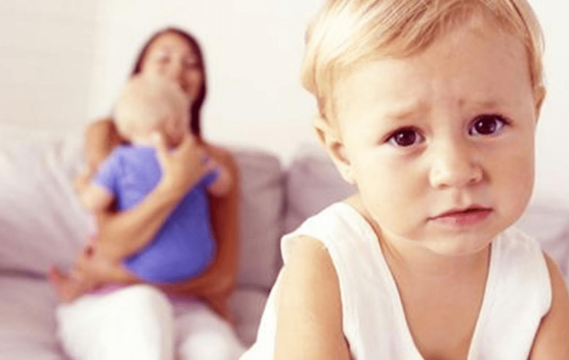 教育|“新型偏心”正在二胎家庭蔓延,父母以为在教育孩子,娃却很委屈