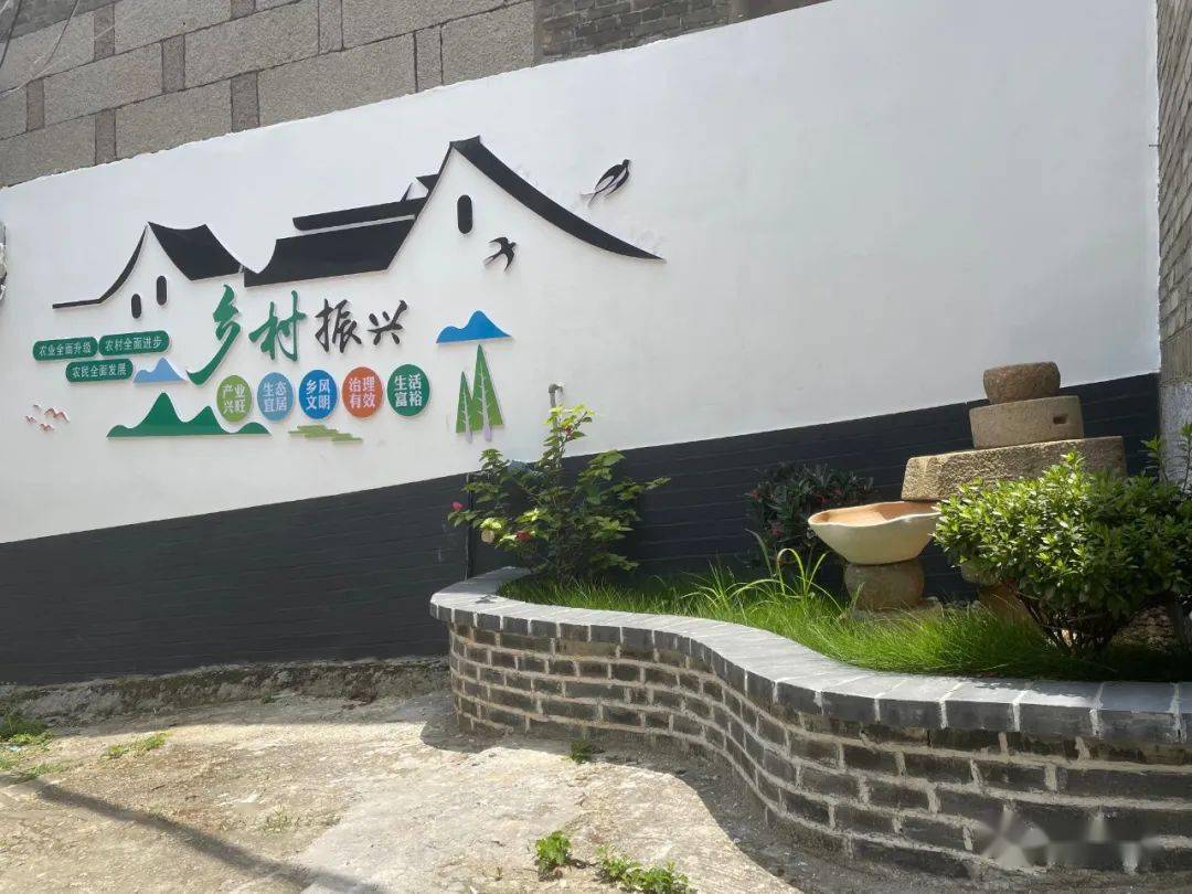后安村的美丽墙绘村里对老建筑的保护也是下足功夫.