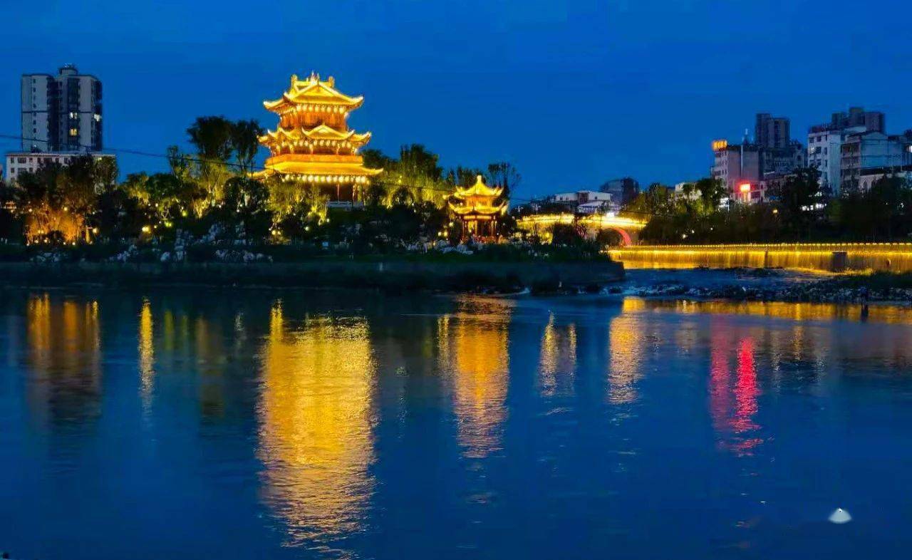 摄影欣赏:《浠水丽文广场》_直播