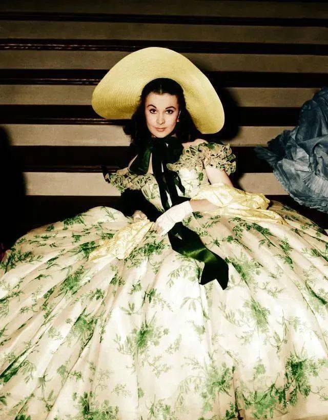 欧洲|200多年了，简·奥斯汀最爱的美裙依旧经典！胸以下全是腿靠它了