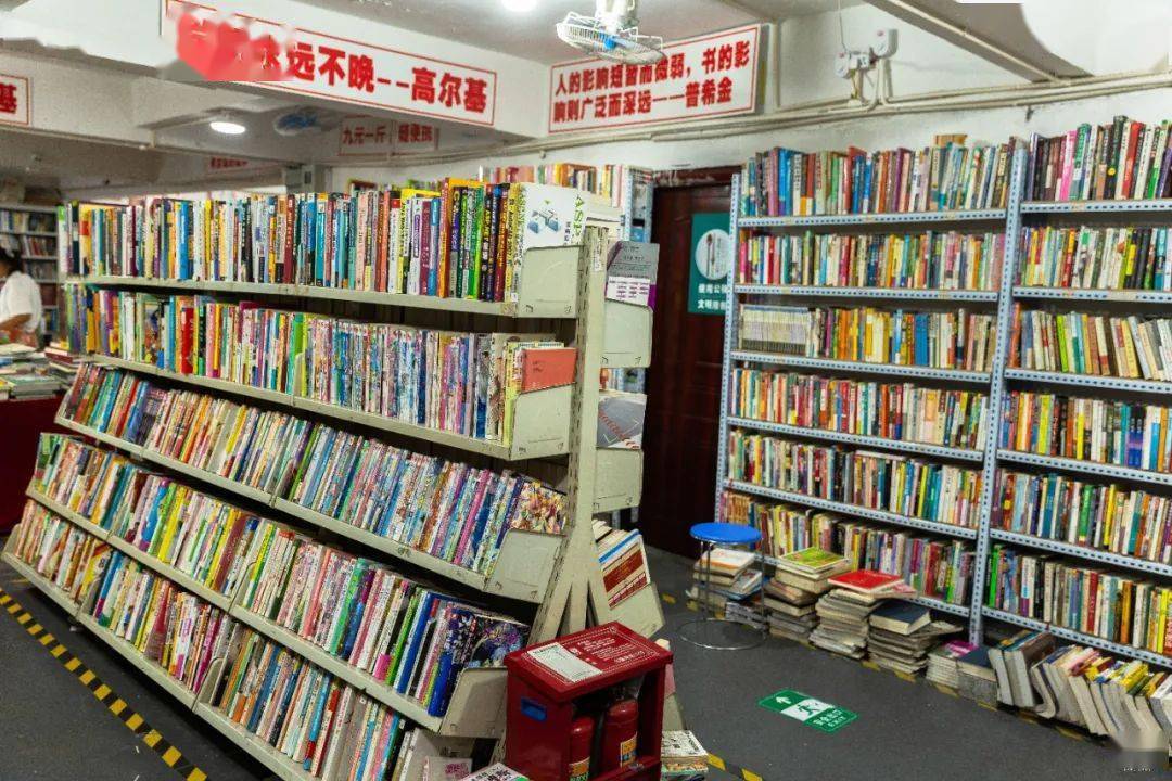 深圳这家旧书店书九元一斤
