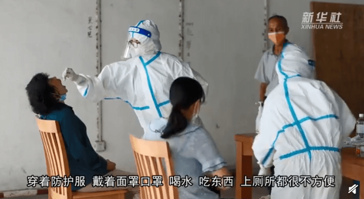 图片|“露胸式打疫苗”爆火！求这些网红别再拿疫情博眼球了！