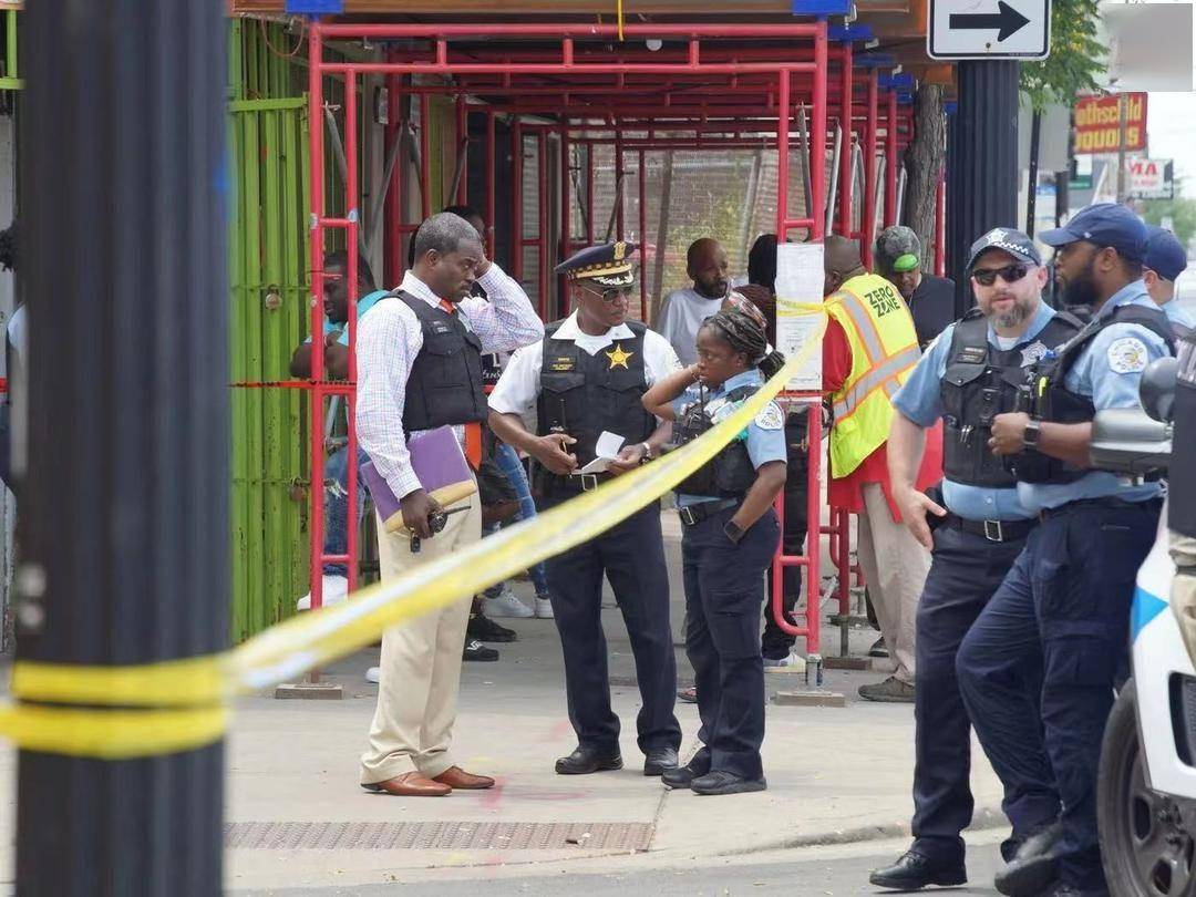 美国芝加哥一天连发两起大规模枪击事件致10人受伤_格雷莎