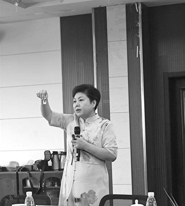 小小西林瓶,承载着山西梦_杨霞