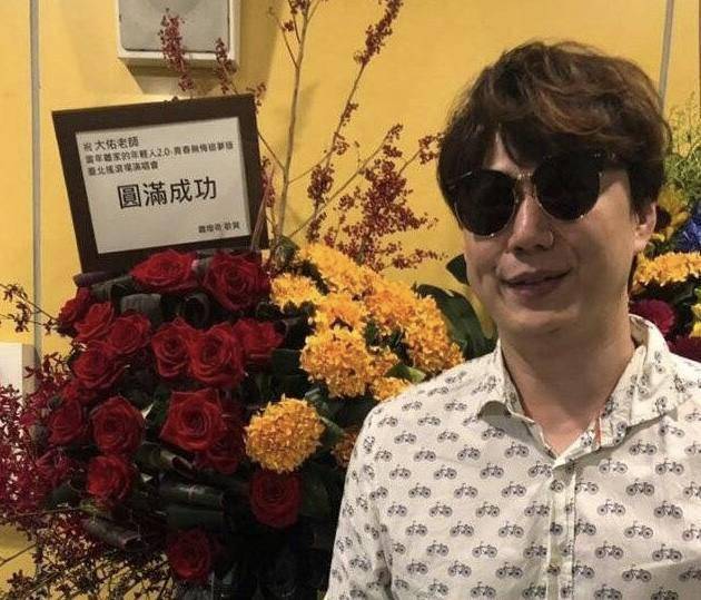 原創恭喜45歲臺灣著名盲人歌手蕭煌奇首度認愛渴望能與女友結婚