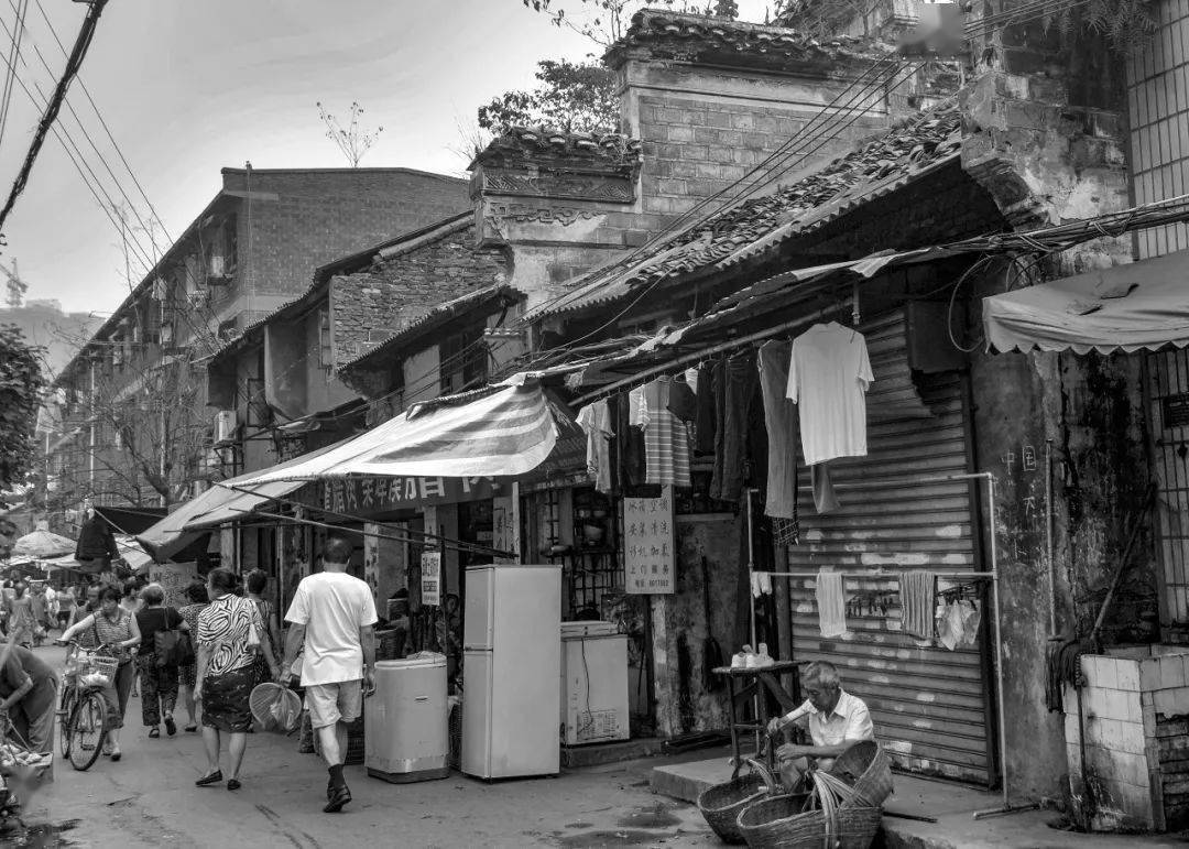 会员佳作孟炜炜三十年三十街宜昌背影