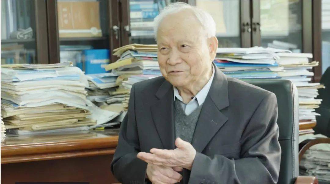 大工92岁院士的日常!_林皋