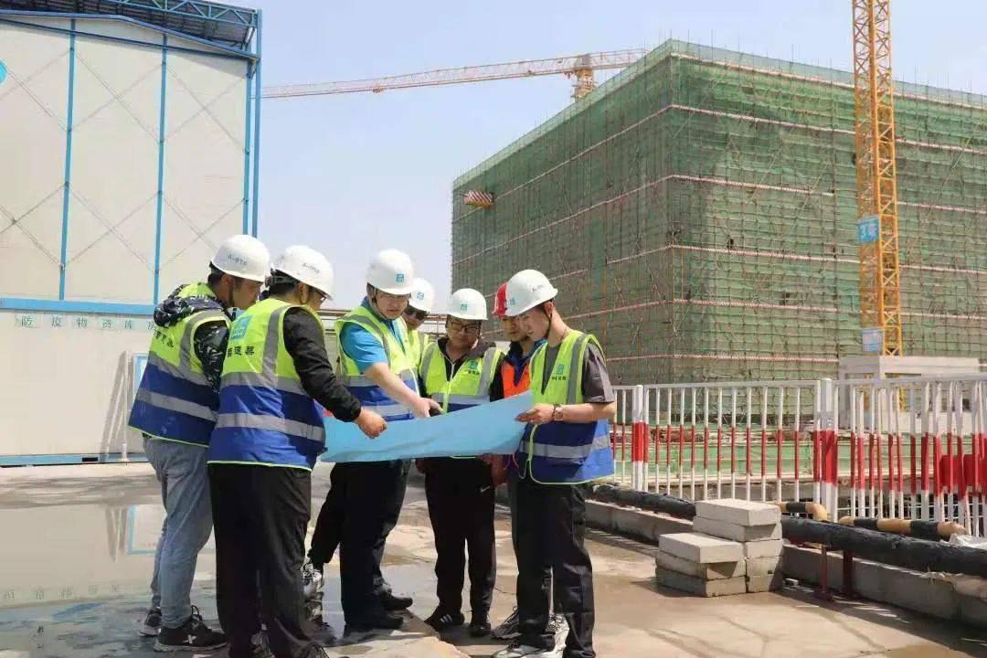 "炮火一线"的项目上去闻闻火药味,2013年6月,他调任广华新城项目担任