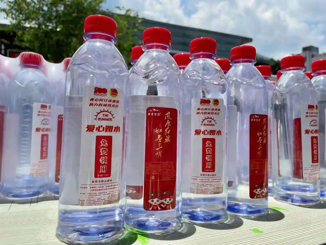 感谢您!15万瓶爱心用水正在派送中
