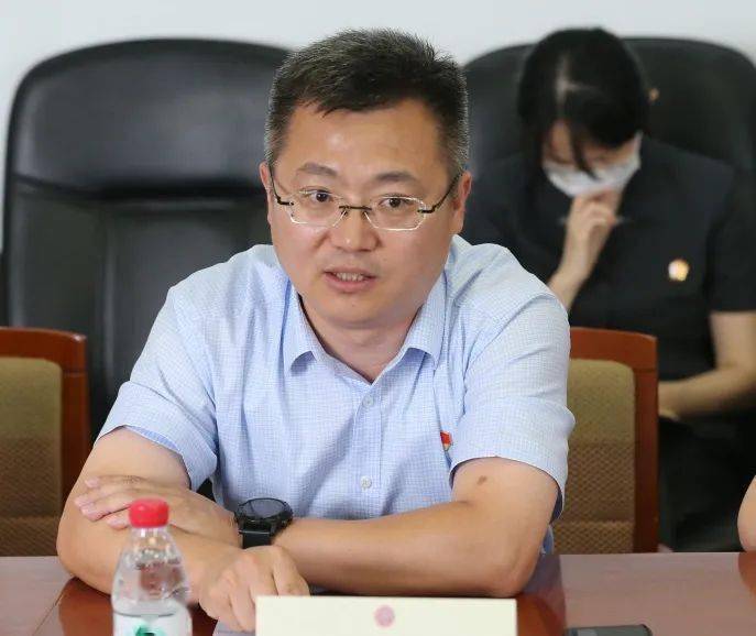 中国政法大学学生处处长王洪松分享了聆听英模事迹,感