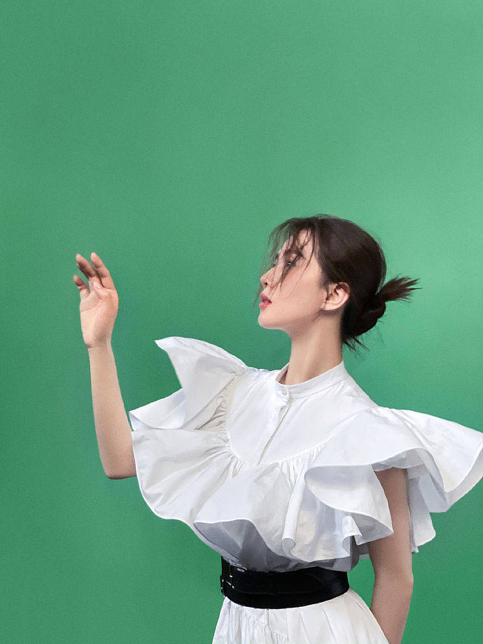 黑色|刘诗诗包身长裙女人味十足 黑色麻花辫化身酷girl现反转魅力