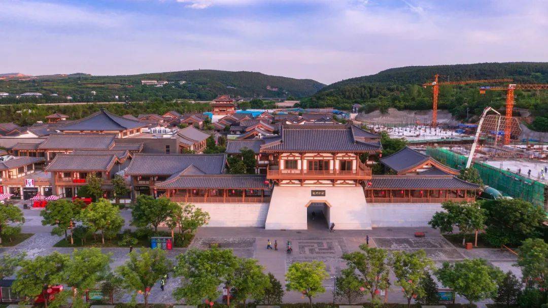 快来围观龙门古街潮玩篮球嘉年华狂欢进行中