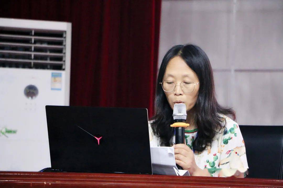 襄阳长春外国语学校教师 王晓慧海口一中教学主任 吴坤雄邢台二十三中