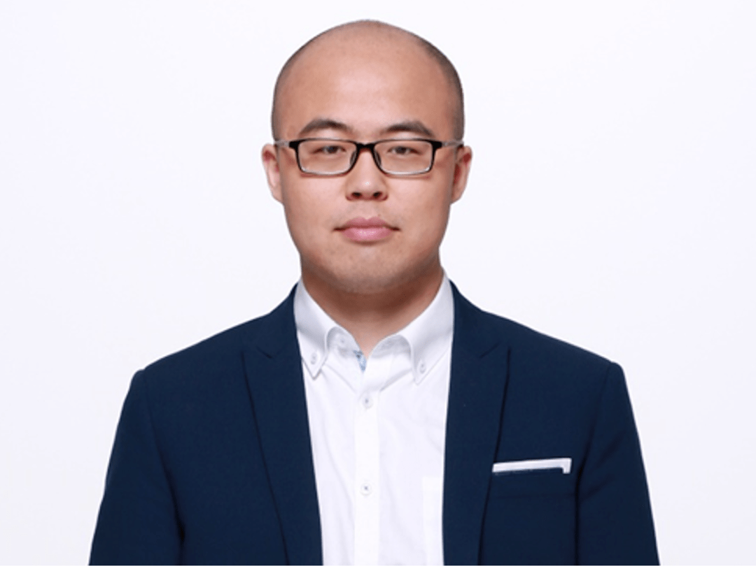 商汤科技副总裁闫俊杰基于算法算力和系统协同创新推动agi性能指数级