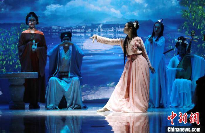 市民|浙江嘉兴：服饰秀演绎千年“丝文化”